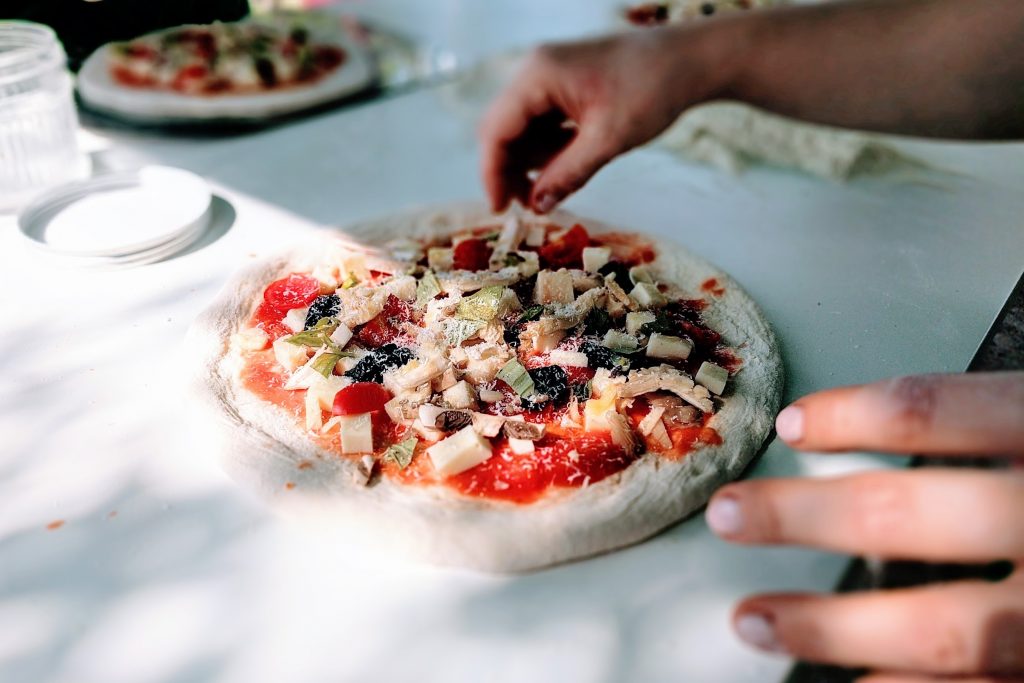 Przygotowywanie pizzy